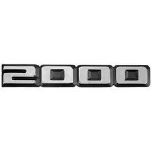 EMBLEMA (2000) VW SANTANA 2000 /90 CROMADO COM FUNDO PRETO