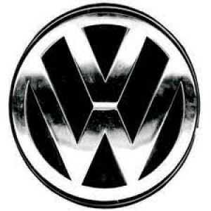 EMBLEMA (VW) LOGUS 91/96 CROMADO COM FUNDO PRETO (PORTA MALAS)